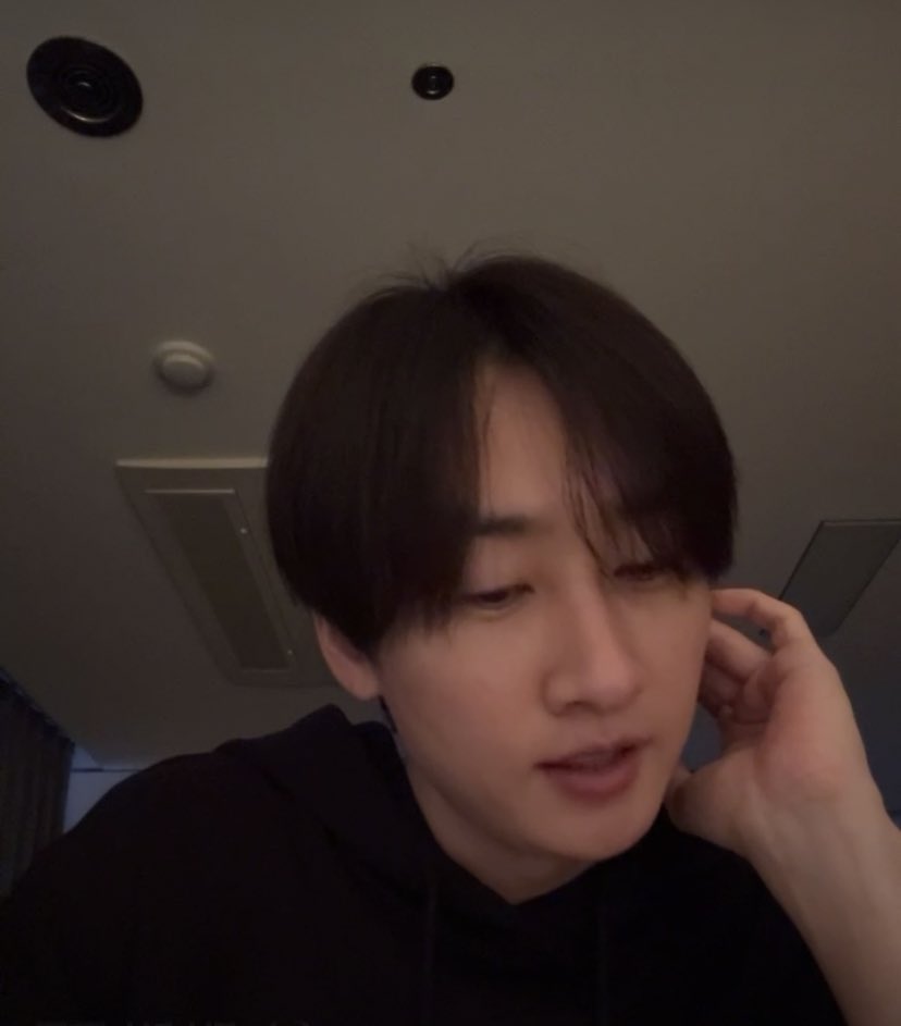 EunhyukFacts's tweet photo. be4eunhyuk Instagram live while having a meal 🫶🥰

https://t.co/ijcc9cfJKz

#Eunhyuk https://t.co/bf8JEki5mD