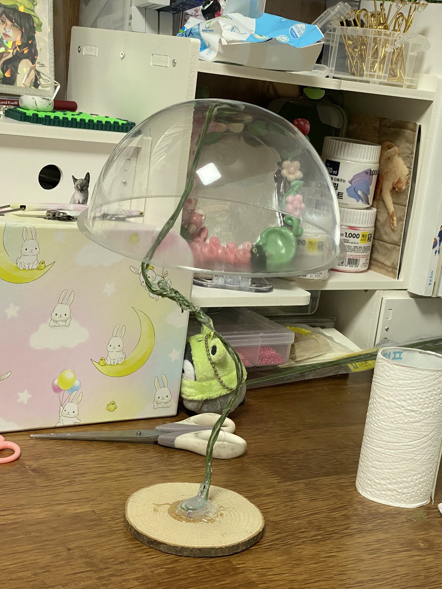 moontuyet07's tweet photo. Im backkkkk
But not really back 🥹
Bc of school so I’m still busy a lot😭,maybe in winter break I can post some art :D
I’m making a lamp but I don’t know if I could finish it, maybe I will post about the wip when i’m free 🥹 https://t.co/6A6LjtQ3Zy