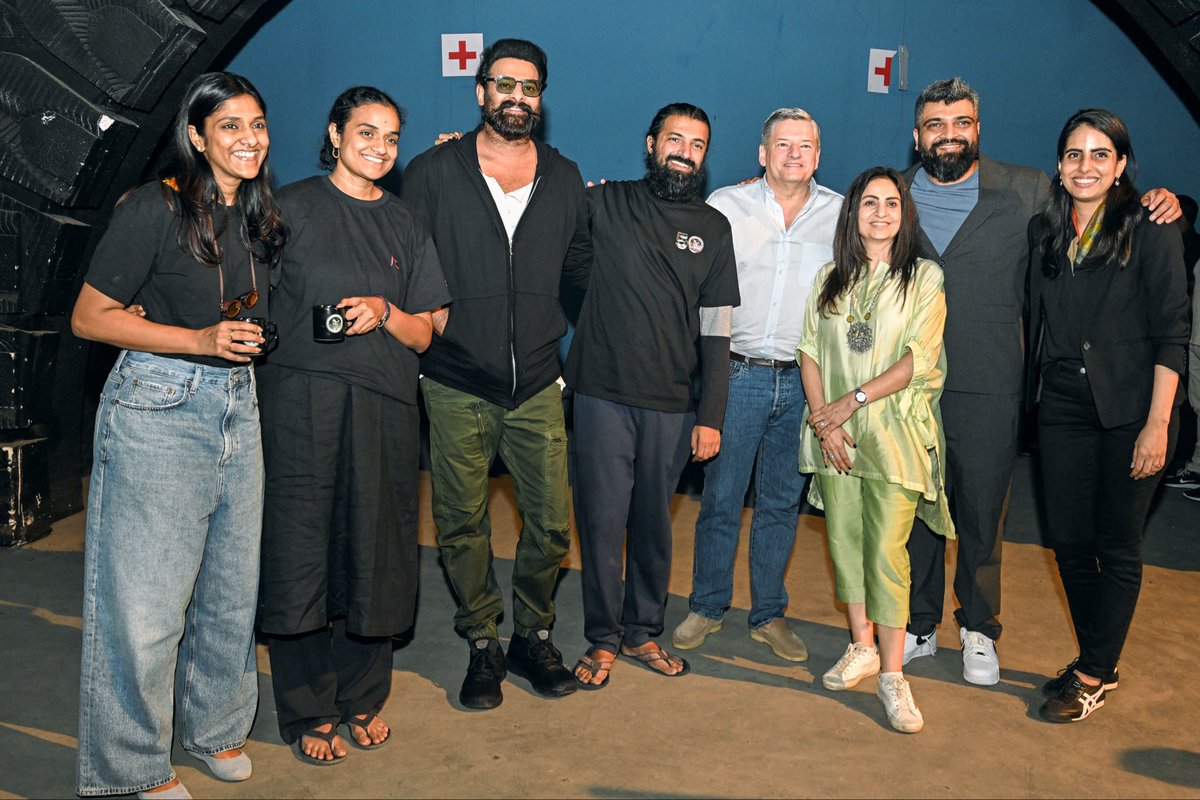#TedSarandos, the CEO of Netflix, visited the sets of #Kalki2898AD yesterday, along with his talented team #MonikaShergill #AbhishekGoradia. The evening was filled with insightful conversations and the exciting future of the entertainment industry. @netflix @NetflixIndia
