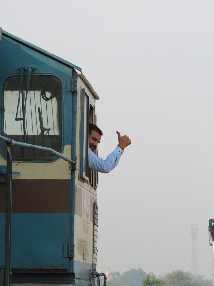 RailFanatic's tweet photo. When Railway give a big hand for Railfans paramount rail enthusiasm..!!
๐ธ Anagh Mahesh #RFI #RFOI #Railway #Moments #trending
@RailMinIndia @AshwiniVaishnaw @Central_Railway @RailNf https://t.co/C12YUFMhtS
