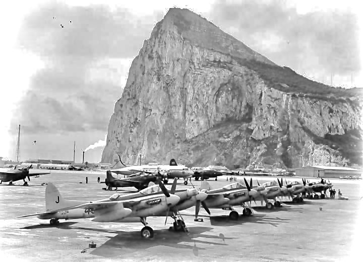 Oh how we would love to see @RAF_Gib this busy again! A classic picture of @RoyalAirForce @DeHavilland Sea Hornets 🇬🇮🇬🇮🇬🇧🇬🇧 on the tarmac at North Front ✈️ the #Fighter first took flight in 1944 and was retired in 1956.