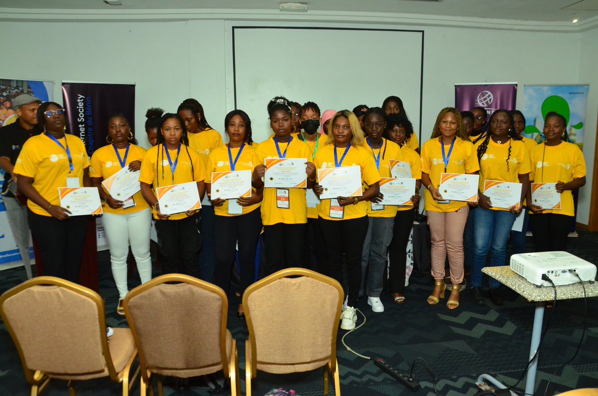 benindnsforum's tweet photo. Un moment émouvant au Bénin DNS Forum avec la remise d'attestations à toutes les brillantes boursières de la Woman DNS Academy ! Ces femmes exceptionnelles ont brillamment terminé la formation. Félicitations à toutes pour cette réalisation remarquable ! 
#BDF2023 https://t.co/aZo8zkEQ6V