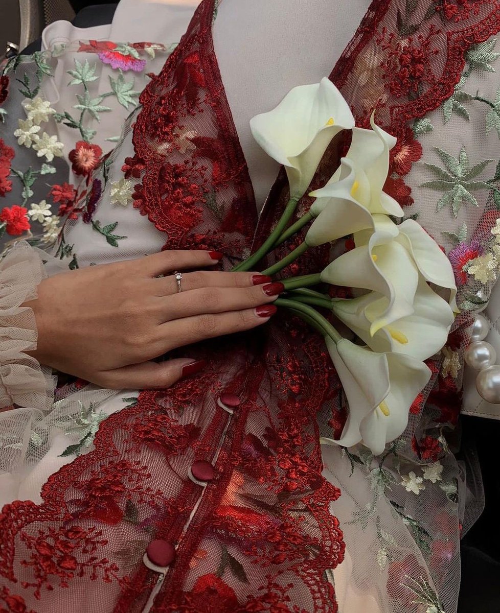263juta's tweet photo. toko kebaya di shopee

— a thread https://t.co/6D1F85ANfv