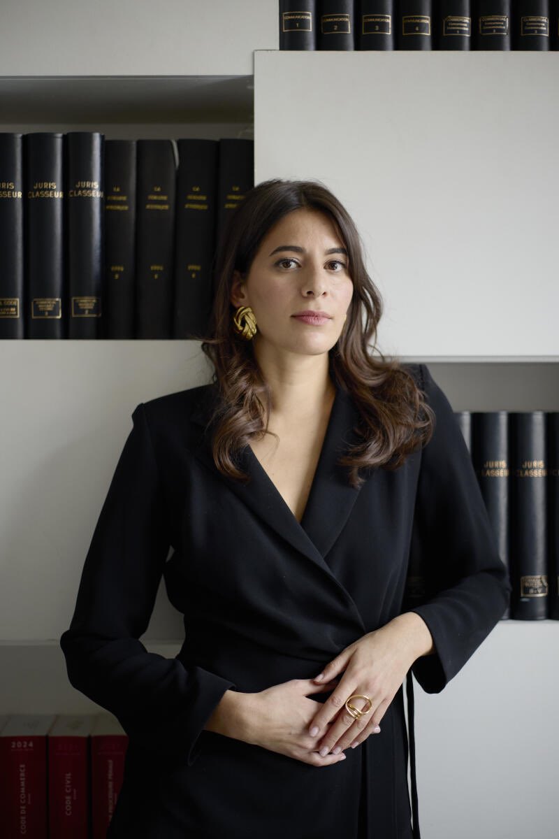 Je me livre sur ma vision de la profession d’avocat, mes combats féministes, mes amies que j’admire tant, l’histoire de ma famille, et le devoir de mémoire qui m’a été transmis jusque dans mon prénom. 

Merci <a href="/lemondefr/">Le Monde</a> pour ce portrait ✨

lemonde.fr/campus/article…