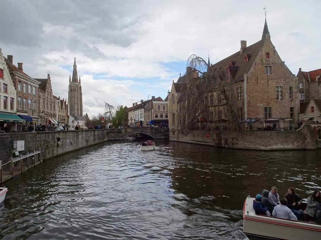 skymanuelima's tweet image. Bruges é uma das cidades mais visitadas da Bélgica. Uma cidade que ainda mantem seus traços medievais que aliados com seus canais, dão um charme todo especial a essa cidade da região de #Flandres, localizada ao norte de #Bruxelas. #Bruges #Bélgica #travelphotography #viagens