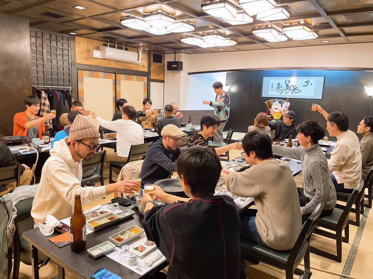 ナイトクラブ@eBay輸出 (@thenightclub522) on Twitter photo 今年はCampersとCompassの忘年会の日がかぶってだいちさんと細川さん福岡来れなかったから、リモートで乾杯!🍻
<a href="/daichi_ebay/">だいち@eBay界の筋肉担当🦍</a>
<a href="/Takuya_ebayBlog/">タクヤ -ebayを科学する- 【無在庫×外注化×ネットせどり】ebay外注化のプロ</a>
乾杯のグラス持つの忘れたよ!🍻
来年また✨ 今年はCampersとCompassの忘年会の日がかぶってだいちさんと細川さん福岡来れなかったから、リモートで乾杯!🍻
<a href="/daichi_ebay/">だいち@eBay界の筋肉担当🦍</a>
<a href="/Takuya_ebayBlog/">タクヤ -ebayを科学する- 【無在庫×外注化×ネットせどり】ebay外注化のプロ</a>
乾杯のグラス持つの忘れたよ!🍻
来年また✨