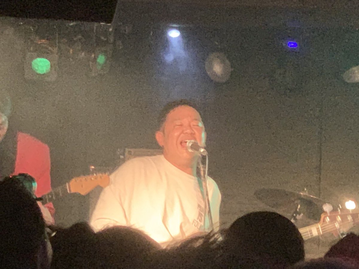 GUN_GUN_GUNG's tweet photo. 第四機動隊副隊長『南野真一郎』くんのライブに行ってきた🎉
楽すぃ〜〜〜🥳
飛龍伝のメンバーにも会えて嬉しかった🤣
南ちゃん、楽しい時間をありがとう☺️
#酒と泪と芝居とバンド #下北沢WAVER #TcdT https://t.co/1oEibIdEyh