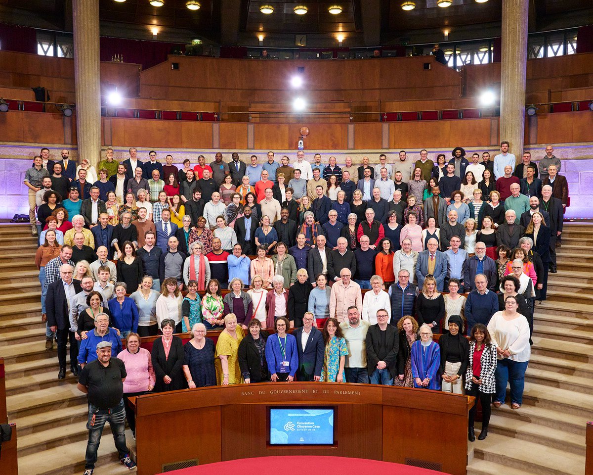 Il y a un an, les 184 citoyennes et citoyens de la #Conventioncitoyenne sur la fin de vie organisée par le CESE se réunissait pour la première fois 💡 Après des mois de travail, ils ont remis leur rapport : …ntioncitoyennesurlafindevie.lecese.fr/sites/cfv/file…