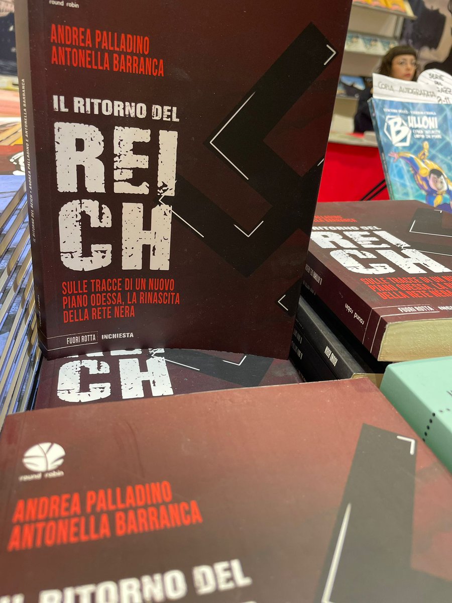 A #Plpl trovate il libro che abbiamo scritto @andreapalladino e io. Che visti in tempi dove se gridi #Vivalitaliantifascista... Stand D27 @RoundRobined ☺️