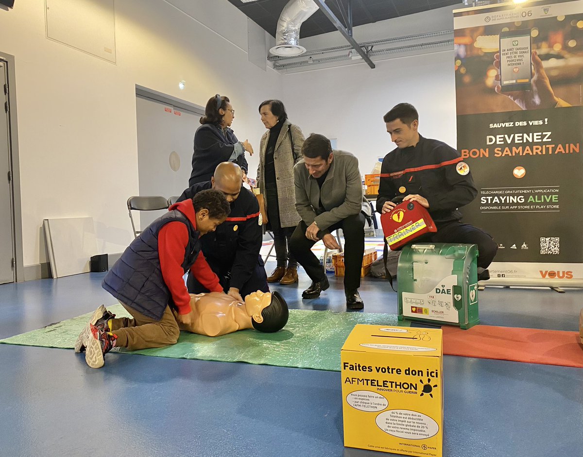 🔴  Depuis le village du <a href="/TelethonCannes/">Force à Carla</a>, pour la 1ère fois à la Gare Maritime, où <a href="/davidlisnard/">David Lisnard</a> est venu saluer les nombreux bénévoles présents.

👉 Spectacles, restauration, sports et nombreuses animations tout le week-end afin de récolter des fonds pour la recherche médicale.