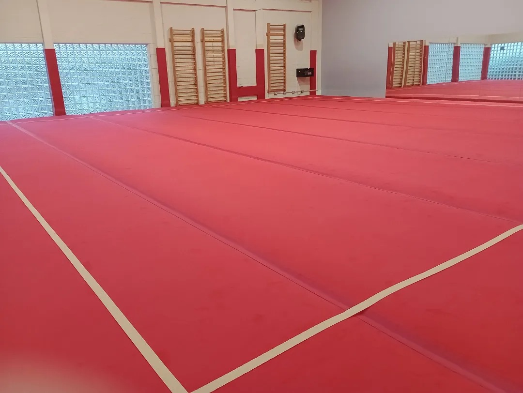 YMCAEng_Wales's tweet image. This week a team of dedicated staff and volunteers @ymcabarry rolled up their sleeves and put on their construction hats to give their facilities an upgrade!

The project will benefit the entire community, delivering a range of gymnastics classes locally.

#YMCA #CommunityProject