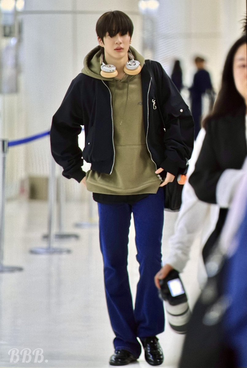 앤톤 자기친구랑 너무 닮앗는데 다리가삼미터야