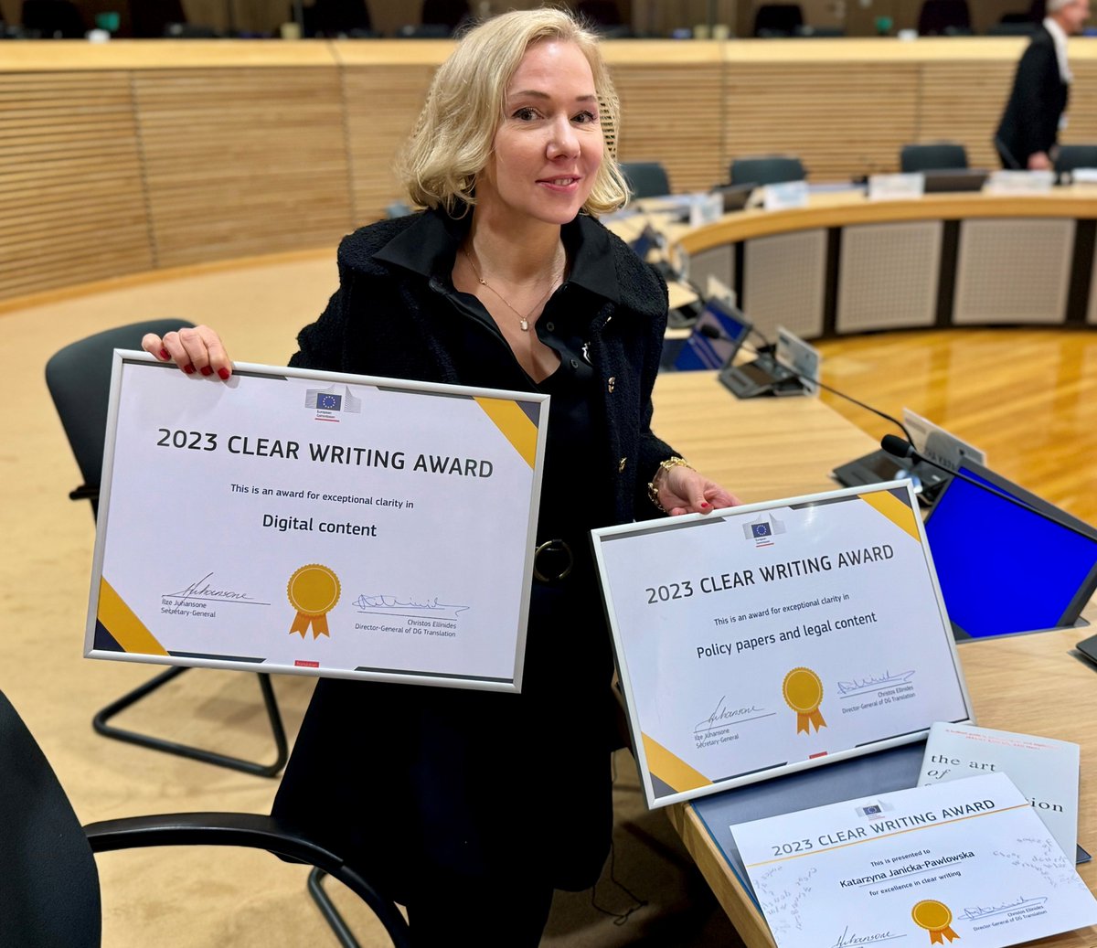 #EUVictimsRights recognised with 🇪🇺Clear Writing Awards  💪👍👏
 - 🔊 Exceptional clarity in Policy papers and legal drafting went to  the Impact Assessment on the revision of the Victims’ Rights Directive
-  🔊Exceptional clarity in Digital content -  #EyesOpen 👁️campaign!