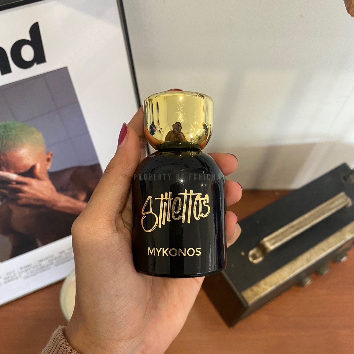 rachiecha's tweet image. 🤵🏼‍♀️“parfume yg cocok untuk panas-panasan apa?”
👱🏻‍♀️ “stilettos”

definisi parfume kalo semakin berkeringat wanginya semakin enak, jadi cocok dipake buat panas-panasan. aromanya feminime ya