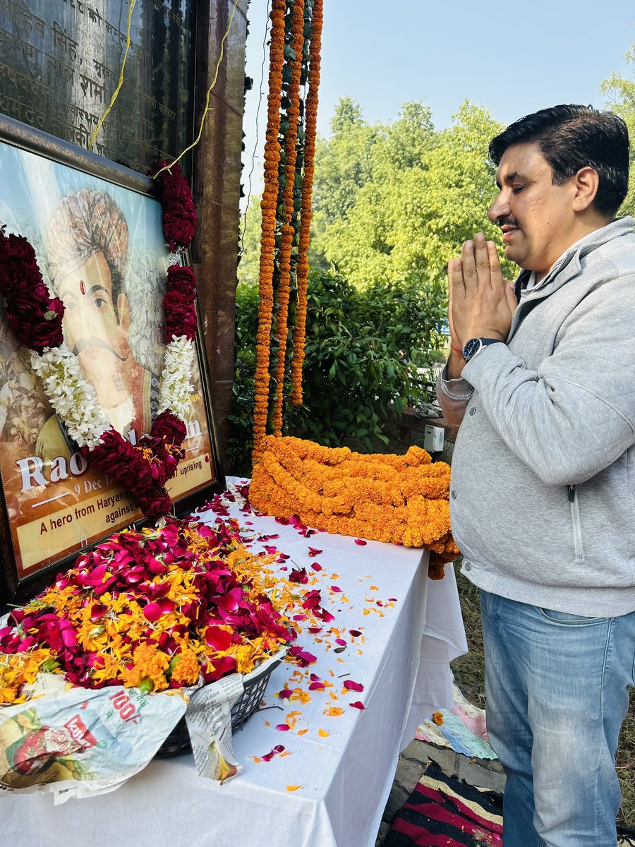 Sunillakra007's tweet photo. 1857 की क्रांति के महानायक #raotularam जी के जन्मोत्सव पर आज 09.12.2023 को राव तुलाराम अस्पताल में हवन व फल वितरण का कार्यक्रम रखा गया, जिसमे मुख्यअतिथि स्वरूप शामिल होने का सुअवसर प्राप्त हुआ. आप सभी बुजुर्गों व साथियों का हार्दिक धन्यवाद जिन्होंने कार्यक्रम की शोभा बढ़ाई।
🙏🙏 https://t.co/6BN9rZ65Ar