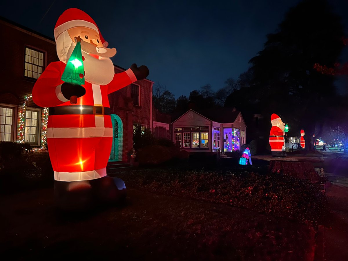 When a neighbor was in need of some extra holiday cheer, residents on Earle Street stepped up in a big way.
trib.al/d4PuiOw