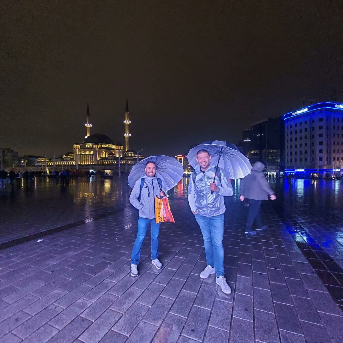 Brasse came to visit in Istanbul 🇹🇷.
<a href="/JustinFordZA/">Justin Ford</a> <a href="/zaidharris101/">Zaid Harris</a>.
Pity the weather was so shit.