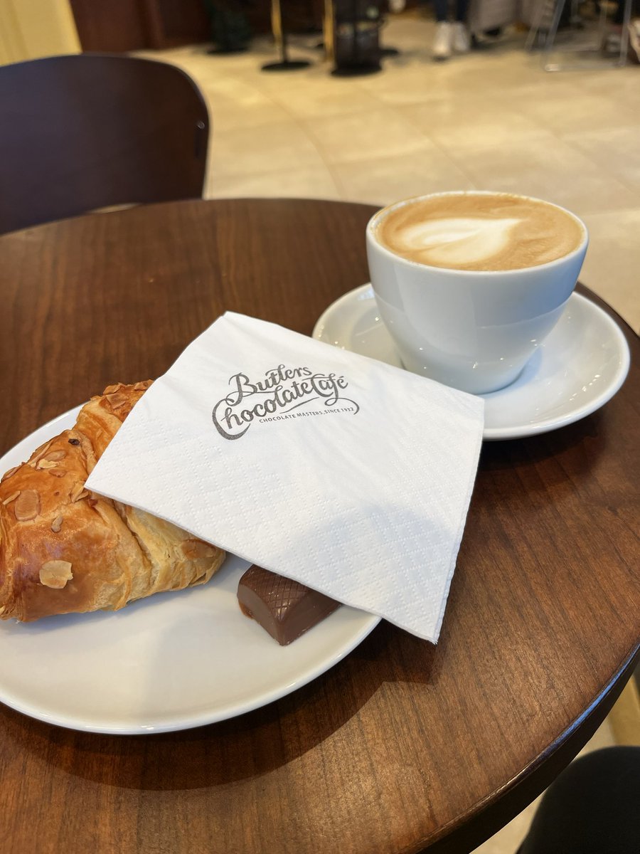 sekablue's tweet photo. Hey @ButlersChocs another gorgeous coffee break served by your lovely staff in Blanchardstown but still no option to tip electronically? I know you’ve introduced it in other stores so why not here? This is a crazy busy time for your staff and they deserve their tips 💰 https://t.co/IHxDNY4naI