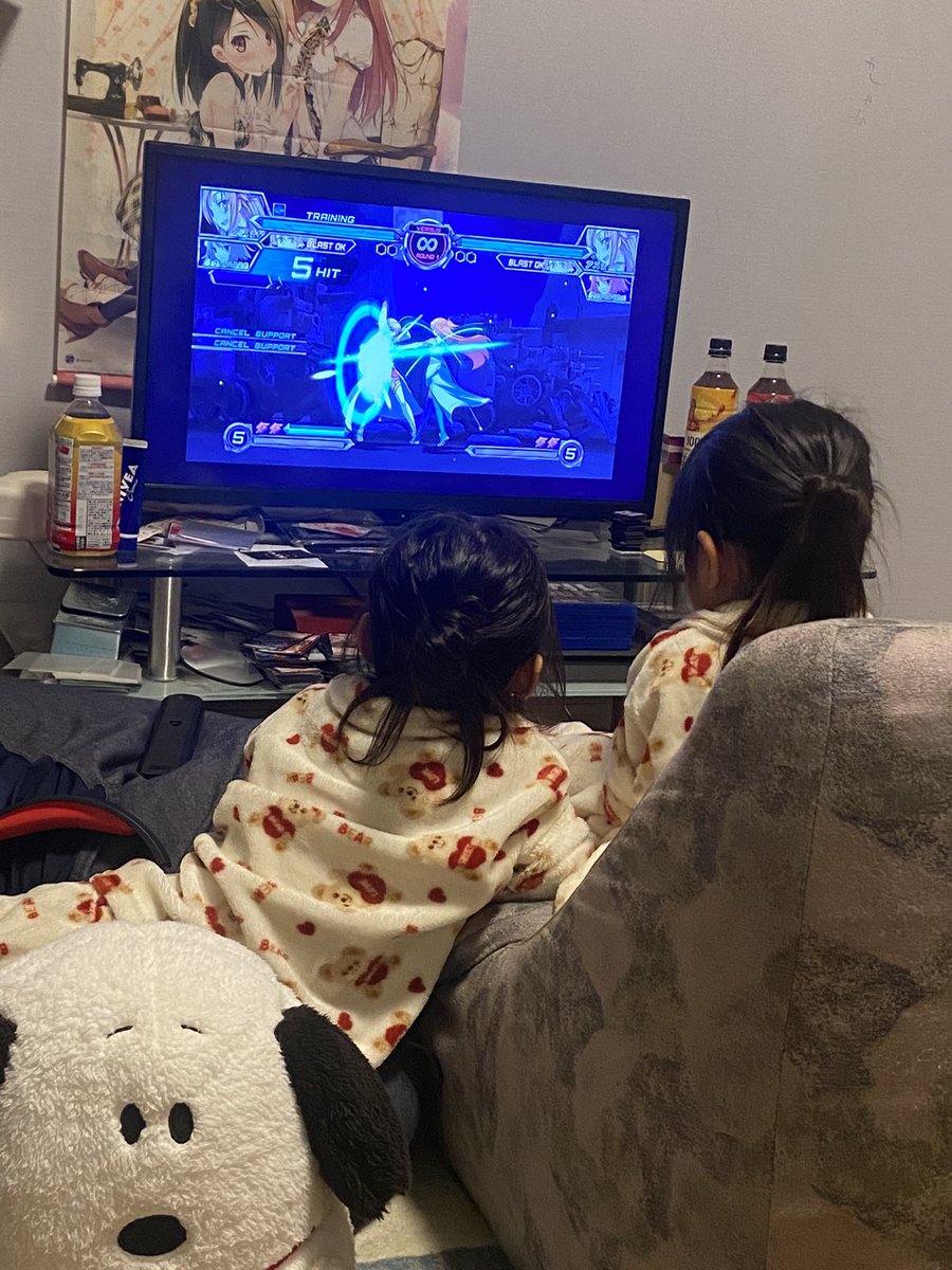 アケコン見つけたがきんちょが遊んでます