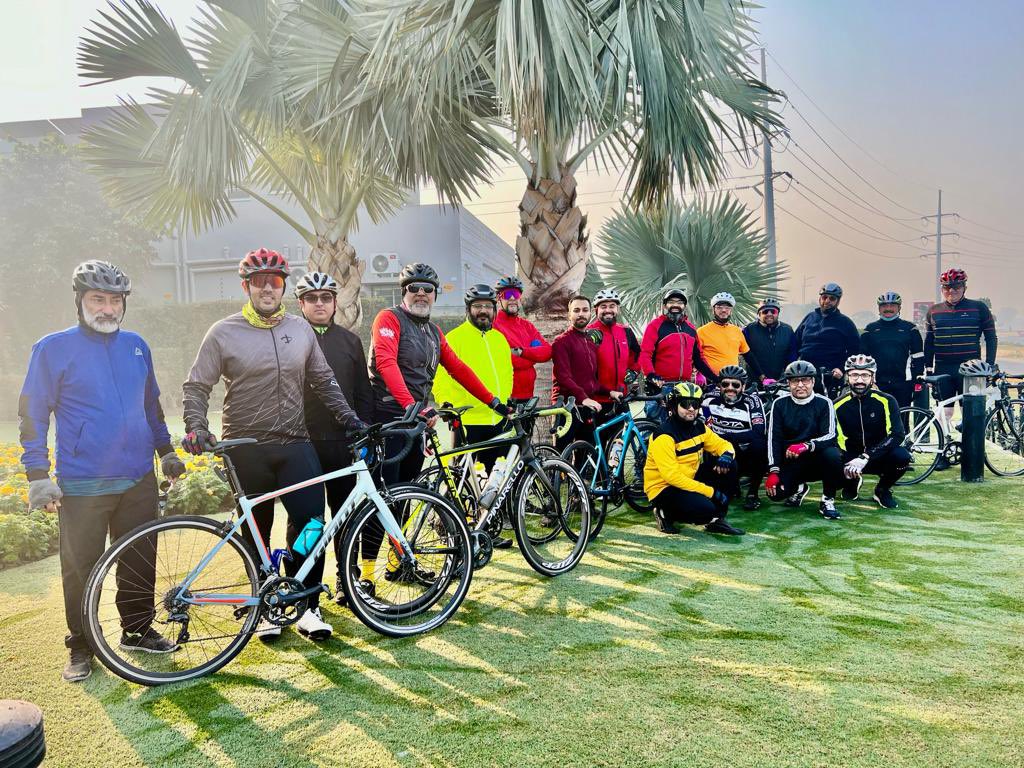 gulbergcycling's tweet photo. We Embraced the morning breeze, pedal by pedal. GCC x CDL DHA's cycling adventure began – a journey of camaraderie, wellness, and the joy of two wheels. We rode together, forging memories with each turn followed with a Breakfast at the end in Eggspectation Fairways. #coffeeloop https://t.co/HXWMzJ2X5a