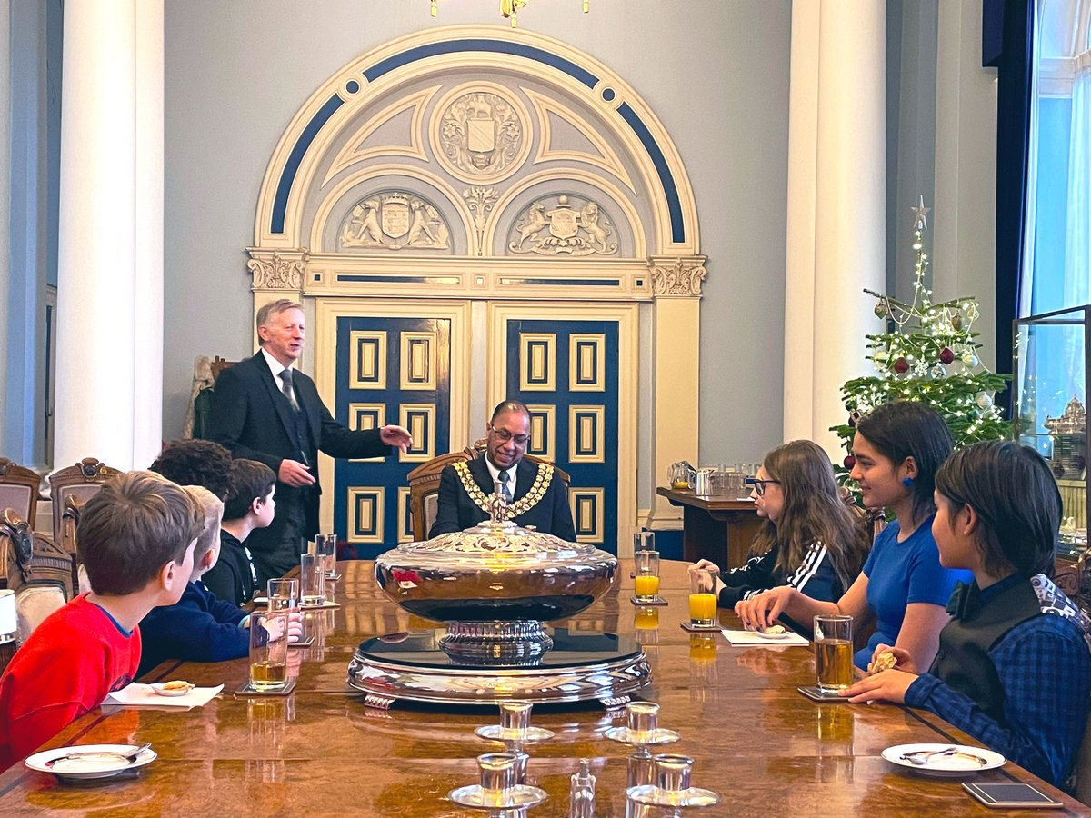 Greater Manchester <a href="/YAC_CBA/">YAC</a> have a special Christmas treat, drinks and mince pies in the Mayor’s Parlour with the Mayor of Bolton <a href="/boltoncouncil/">Bolton Council</a>, Cllr Mohammad Ayub.