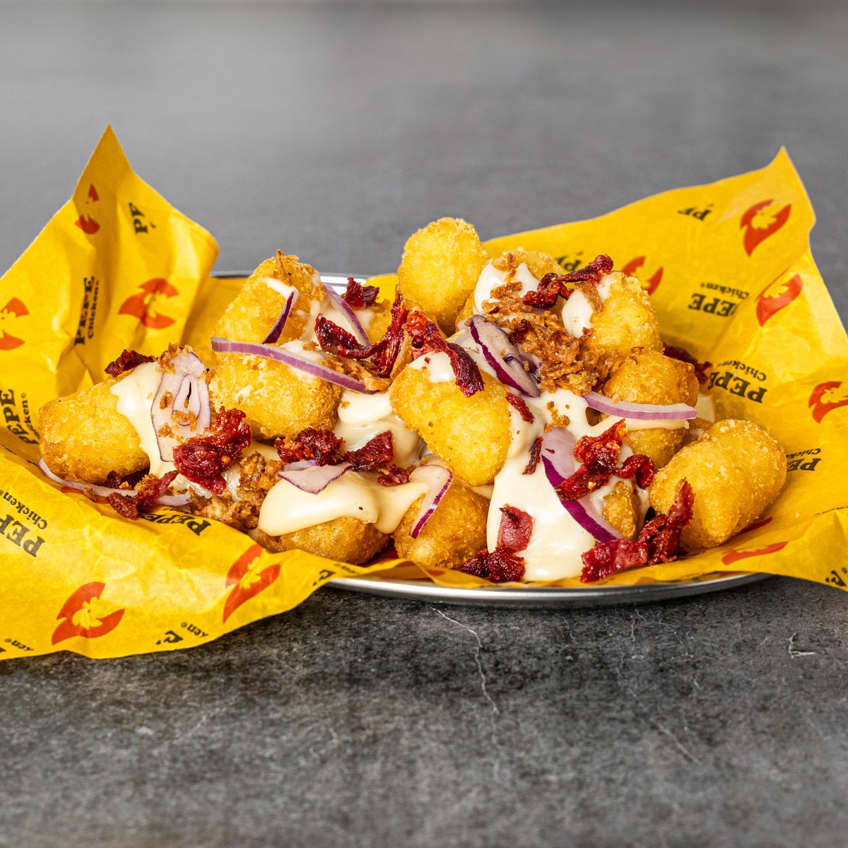 On vient de sortir 3 nouveaux Produits 🐔

Le Raclette, Le Royal Raclette
Et Les Raclette Tots 🧀🥓

C’est une Tuerie en mode bien fat pour l’hiver.

RT si tu veux un Pepe Chicken gratuit !
(on a quelques codes à offrir)