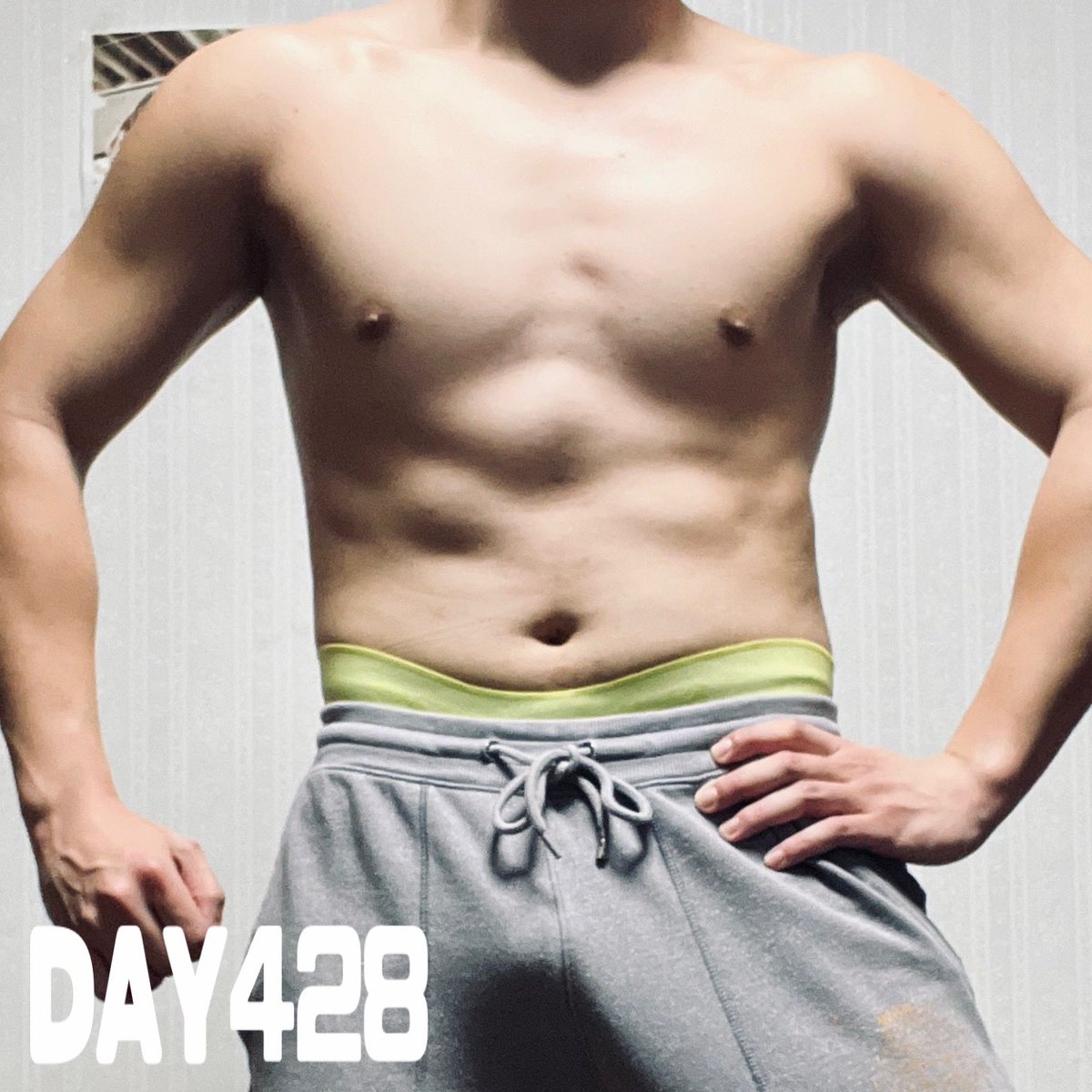 utamaru_fit's tweet photo. #DAY428
胸トレ終了🫡
今日は10㎏のダンベルと腕立て伏せでゆっくりとした動作での追い込みでした💪
ダンベルで追い込んだ後の腕立て伏せはキツいですね😅
明日は読書の時間が確保できたら良いな📖
皆様、本日もお疲れ様でした🙇♂️
#筋トレ
#フィットネス
#トレーニング
#ワークアウト
#ダイエット https://t.co/e7yTVGyZdH