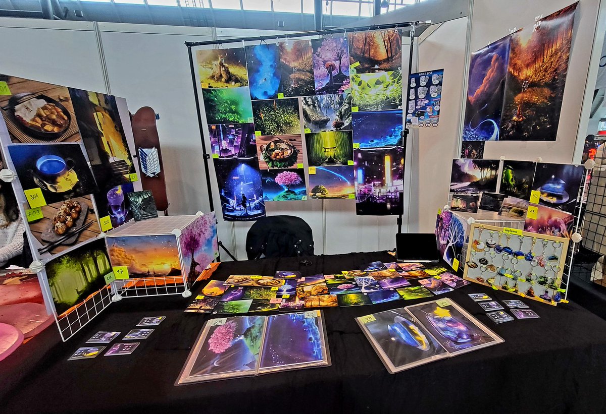 Oh boy, here I gooo!
This year has been kinda cursed when it comes to Cons, so I'll take it - even though I think it's the first where I'm all by myself (for now) and I'm really nervous about itttt