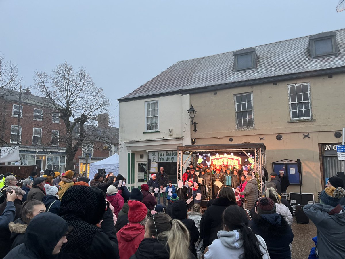 DifferentL's tweet image. Unfortunately we have had to cancel tonight’s final #FestiveFabuloso event in #Alford due to the forecast. Sorry to disappoint but got to be sensible. Huge thanks to everyone who got involved in this years tour…. Fabuloso will return!