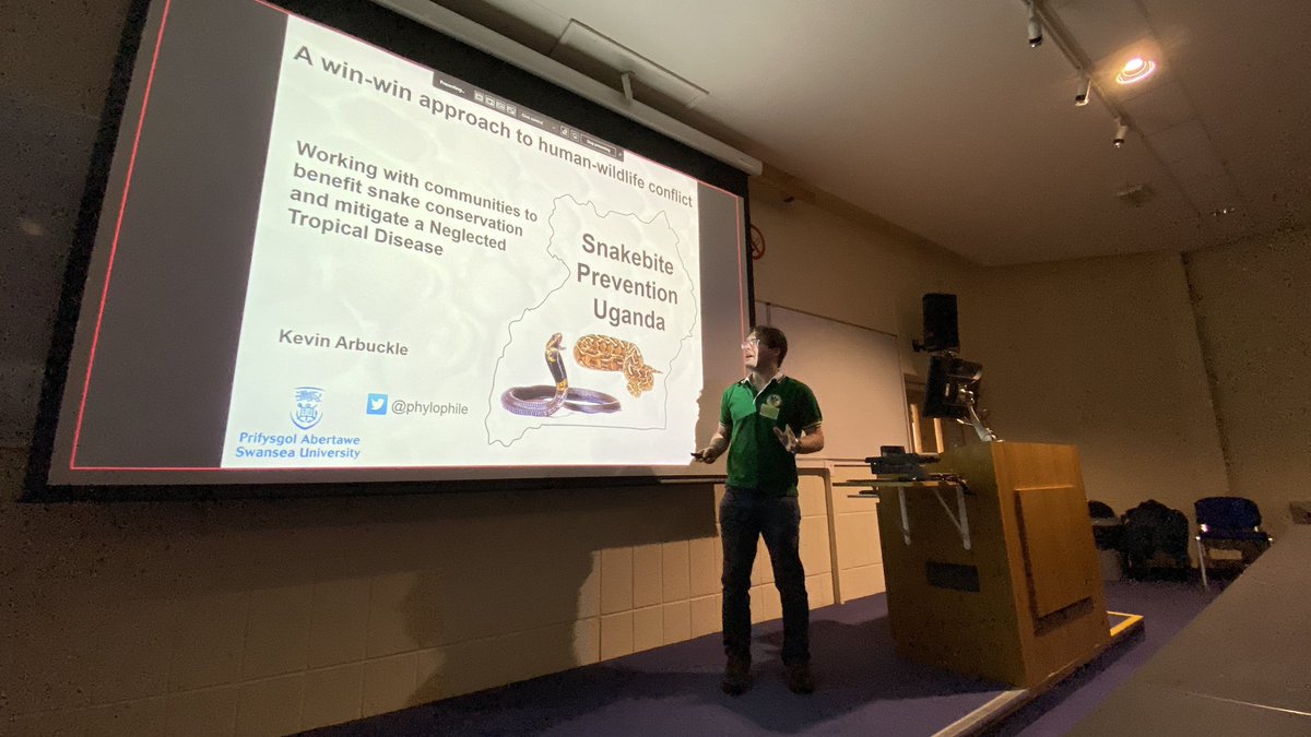 @phylophile talking about his work on snakebite mitigation in Uganda at #VenomDay2023