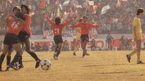 'Grobbelaar calls offside but the Argentines celebrate!!!'  La voz del Mesías @JosePercudani me lleva a otra vía... #9diciembre #1984 #Independiente #campeon #tokyo