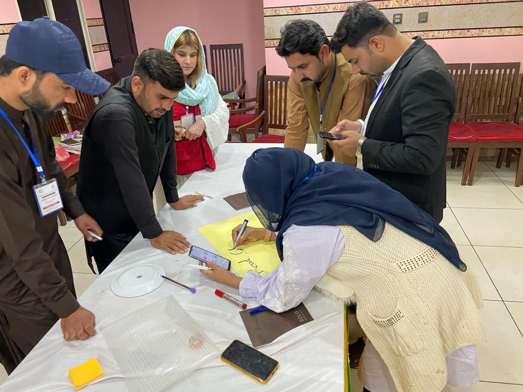 prcsindh's tweet image. PRCS initiated Day 1 of their Community-Based Health &amp;amp; First Aid training in Larkana.

The training drew the participation of FRP district staff from KSK, Dadu, Shikarpur, Khairpur, and Larkana, comprising district health coordinators, social mobilizers, and hygiene promoters.
