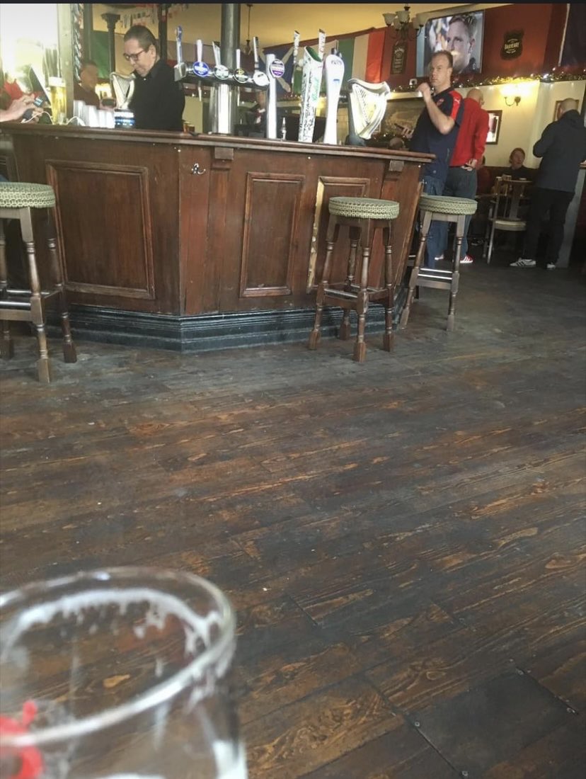 Talkinoutmyarse's tweet photo. When it was a proper boozer and you’d wipe your feet on the way out  😂 name the pub https://t.co/6mS2nZL3FC