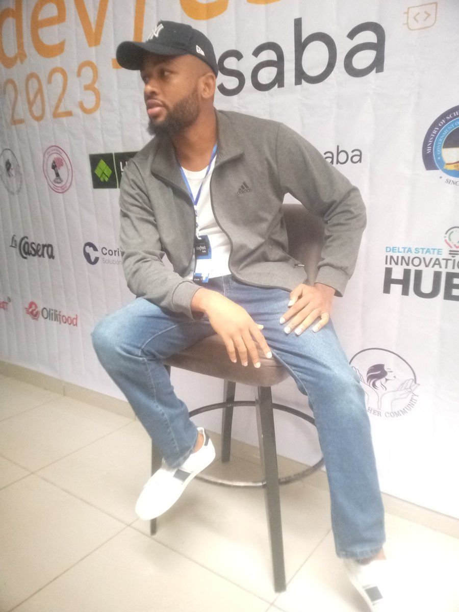 mr_barry01's tweet photo. Live at GDG #DevFestAsaba, opportunity to network and grow. https://t.co/Zt3KMYhCkK
