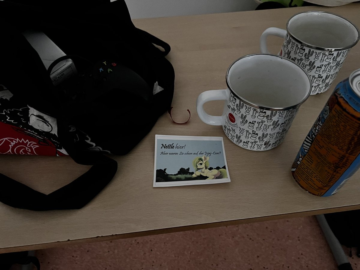 We’re 3 British people, representing a niche German ponycon <a href="/CafeJsjaj/">Café Jsjaj</a> - at a niche Polish ponycon (Twilight Meet) 🤣🥰💚

We brought the Nettle cutout and our 3 Nettle plushies all the way here after Jsjaj 😅 (plus some stickers)