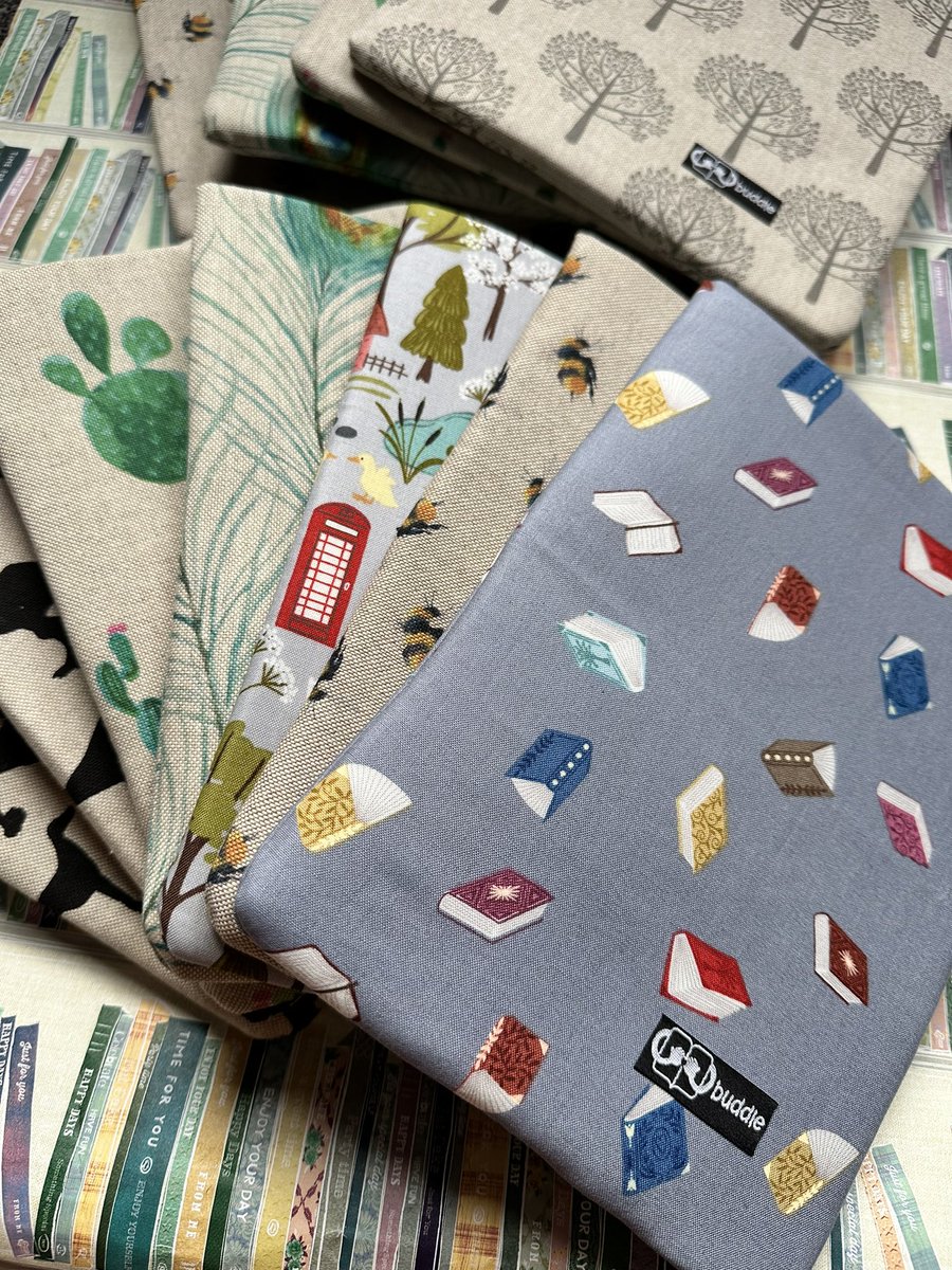 I’ve filled up my Etsy shop for Christmas so if you’re looking for a gift for the bookish person in your life, then follow the link in my bio! ⬆️

I’ll be unable to make any more before Christmas, so when they’re gone, they’re gone! 🙌🏻