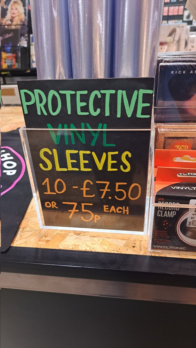 LongWeekenders's tweet image. Always nice to have a bit of helpful #maths thanks to @hmvtweets in #Oxford #quickmaths #mathematicianoftheday #Mathematics #savings #discount