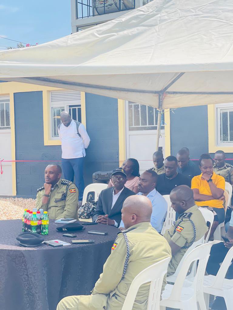AKasingye's tweet photo. Community Policing. Thank you #Arkright community for donating 7 housing units to the police to improve security within the satellite city @ADarlius @PeaceTaremwa https://t.co/aJY3DAOyoQ