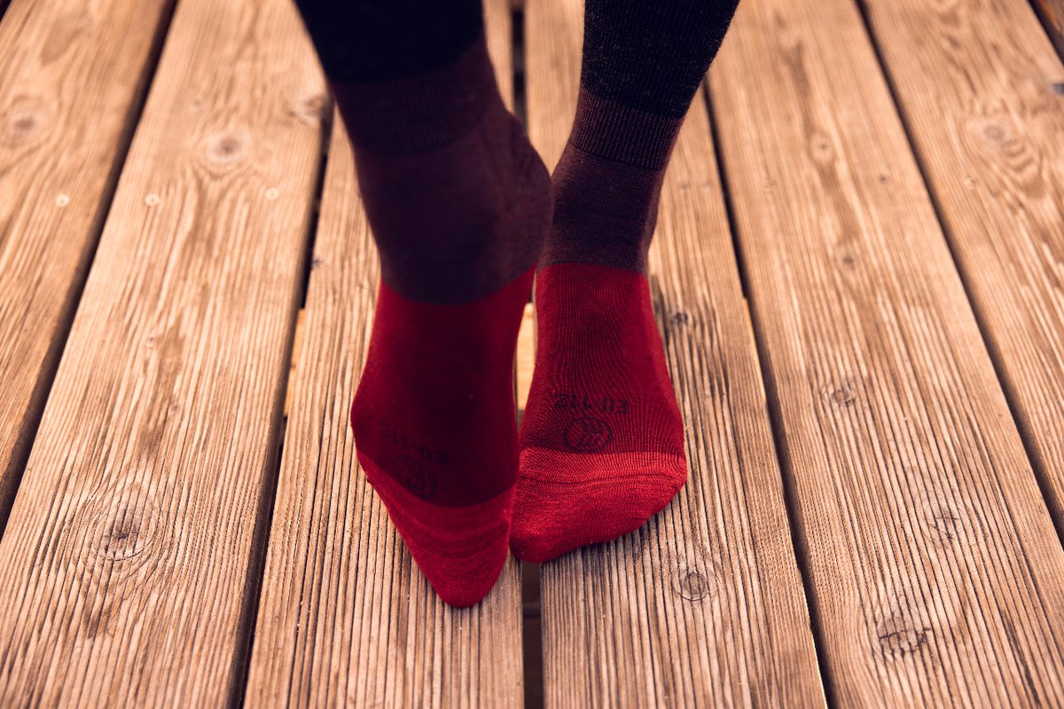 Innovation trifft auf Tradition: Unsere Merino-Wollsocken und Bekleidung vereinen modernes Design mit der bewährten Qualität der italienischen Handwerkskunst. 🇮🇹