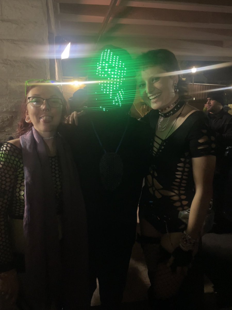 aurora__star's tweet photo. @DEATHPACT are we besties now 🫂 https://t.co/8RTlA3Q7W0