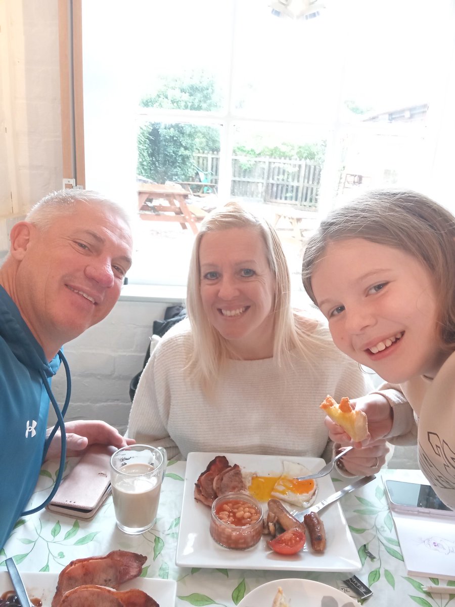 leem1lls's tweet image. Lovely breakfast at @lizziesfarmbarn #supportinglocalbusiness