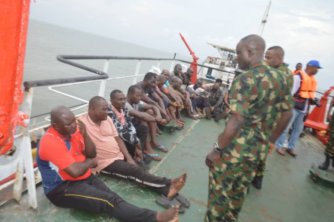toluogunlesi's tweet image. These are @NigerianNavy photos of a 77-meter-long Motor Tanker it arrested on Thur Dec 7, 2023. 17 persons aboard (all Nigerians). 

Ship was found double-plugged into a well-head at an oilfield in Ilaje LGA of Ondo State, 7 nautical miles off the Nigerian coast. 

Vessel…