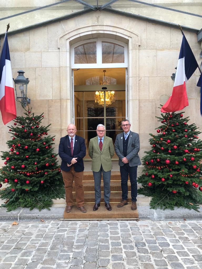 Nous avons rendu visite à mon ami <a href="/gilleslagarde/">lagarde</a> pour échanger sur l'actualité,  l'ambiance politique générale .
Une discussion, à bâton rompu, sincère et engagée. 
Un vrai bon moment.
<a href="/Senat/">Sénat</a> <a href="/EricProced/">RESILIENCE RURALE & HUMANISTE</a> <a href="/BSensRURAL_ED/">Le bon sens RURAL avec Eric Doumas</a>