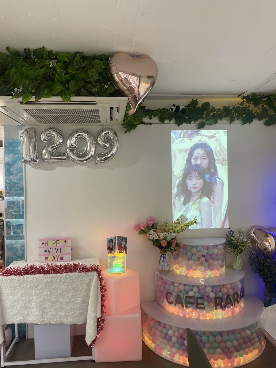 Today was a great day! 

Thank you <a href="/gowson/">𝐜𝐥𝐚𝐢𝐫𝐞 ia</a> @dalsoshinee <a href="/hyejutoast/">looble</a> <a href="/jhjbit/">krispie treat</a> <a href="/yveserenity/">alea</a> <a href="/tamsaseon/">탐사선</a> <a href="/ryuskyblue/">matina! 🌙</a> <a href="/loowserble/">༺☆༻</a> <a href="/yvesntuate/">🍋</a> for being the best #Bloom_for_Vivi team. 🫂💖 
Hope we get to organise another café together. 

And thank you for all the donations and designs!