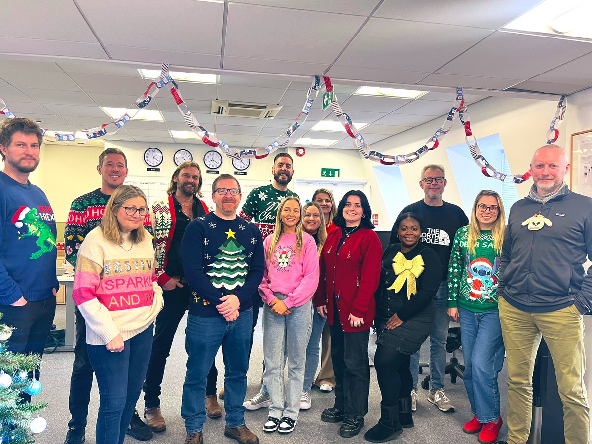 TimmyKernow's tweet photo. We like to party! Just a quiet day with my teams! #ChristmasParty #RTGroup https://t.co/5gGNyGumRP