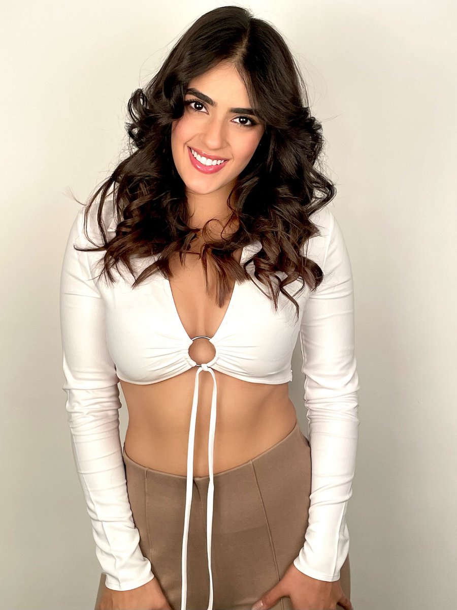 Following the footsteps, dance steps and hairstyles of my forever fav <a href="/MadhuriDixit/">Madhuri Dixit Nene</a> 🤍✨