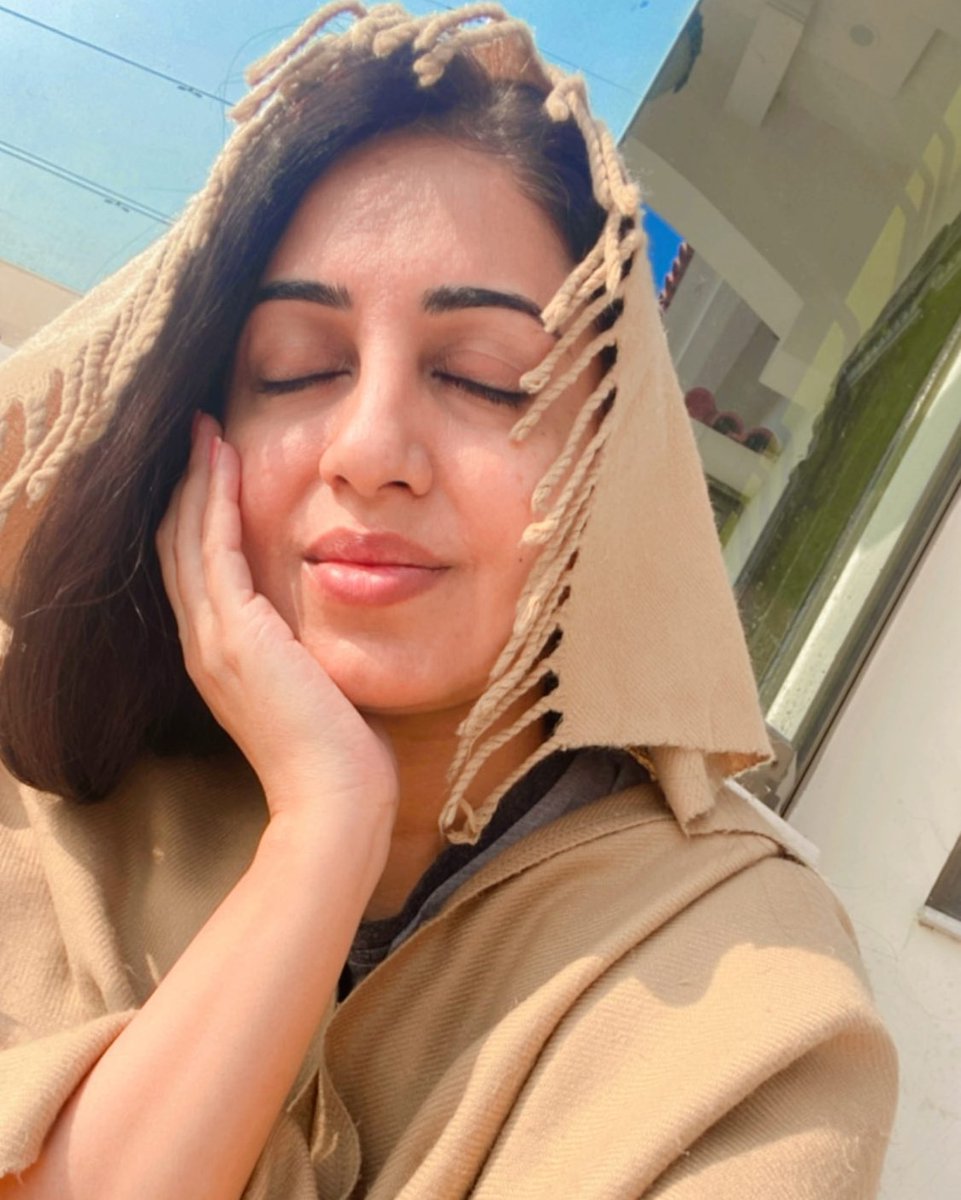 lifelinefarah's tweet photo. Kitna sukun hai ✨️ Enjoying sunny ☀ Day 💖 @farah_iqrar_ https://t.co/BEJBVQDwB6