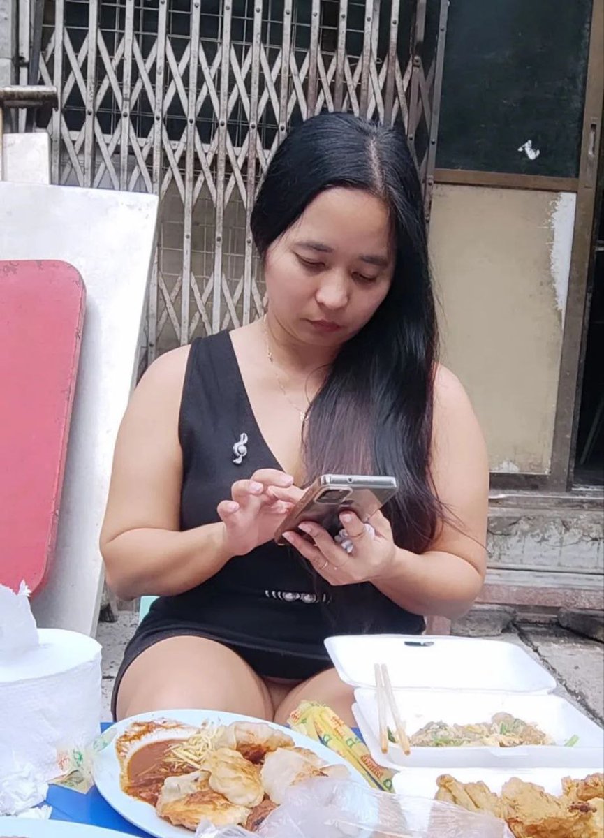 ချစ်တယ် မမရယ်