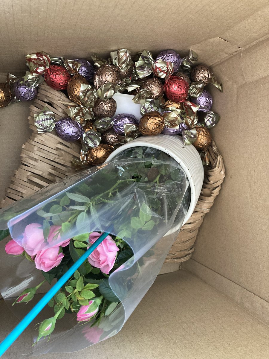 mickevbaker's tweet photo. @marksandspencer @YodelOnline spot the difference in today’s replacement 😔 at least the chocolates are edible today. I have used your flower shop for years and at this same time period, however this is extremely disappointing https://t.co/D0H7vRp4rG