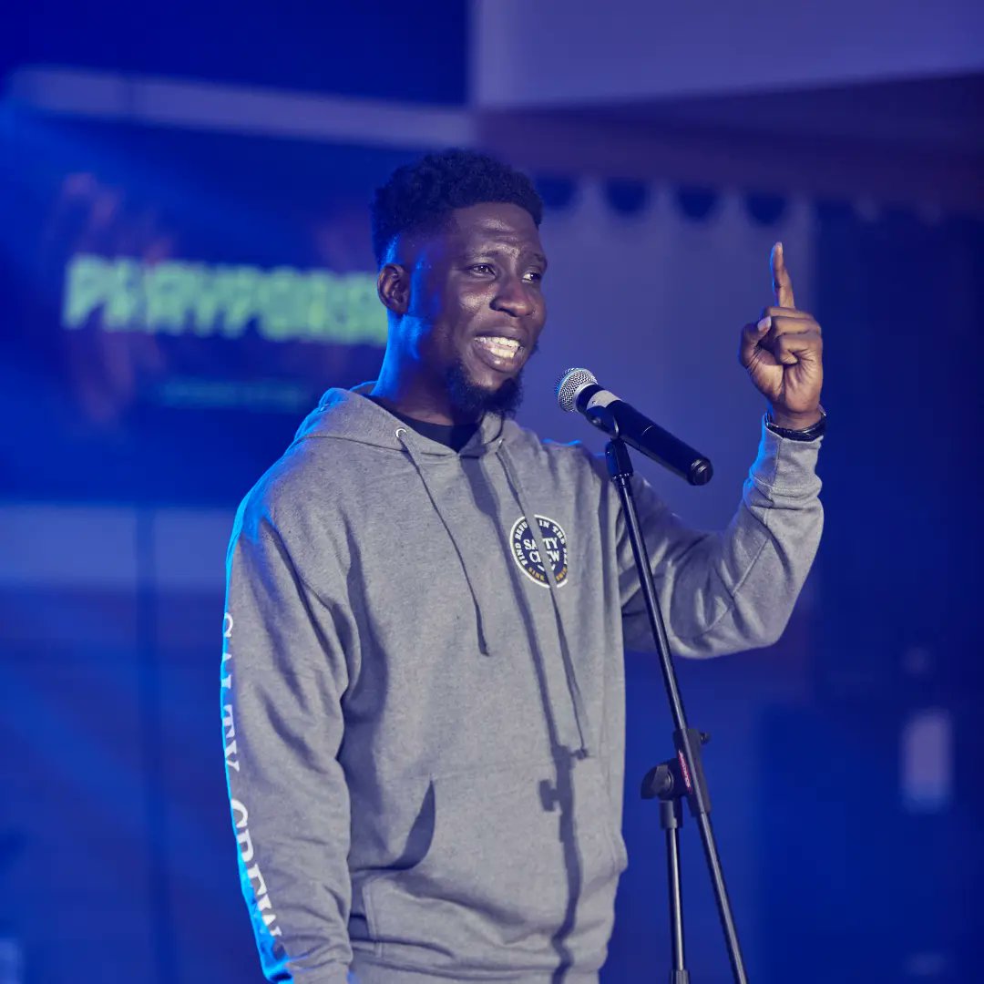 kingjosiah12's tweet photo. If you'll allow me to whisper the little grey left in my hair with the words of my quivering lips, I'll tell you a story 🎙❤️ #SOS23 
@scribes_poetry did it. Bless you 🙏 
Thank you @niilante_mills 
#AsWePray
#aSpokenWordPoetIshallBe
#shades 
#poetry https://t.co/PdK5LTEu90